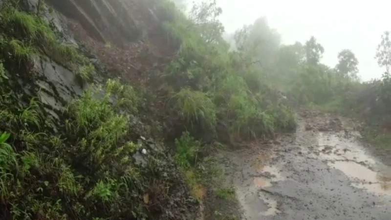 hills,rain,collapse