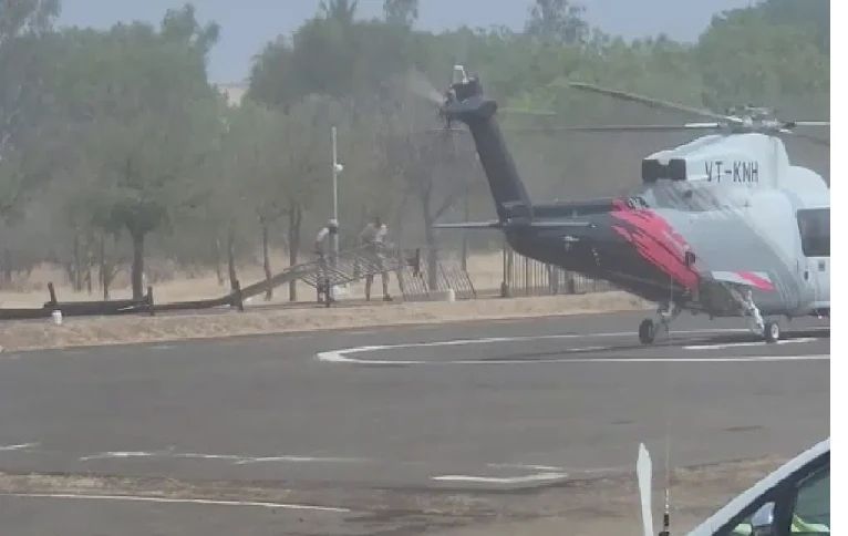 helicopter , union , minister , Karnataka
