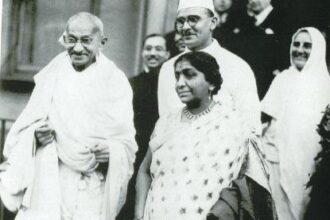 Gandhi Sarojini Naidu in London in kannada