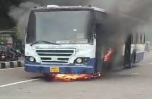 BMTC ಬಸ್ ನಡುರಸ್ತೆಯಲ್ಲೇ ಸುಟ್ಟುಭಸ್ಮ